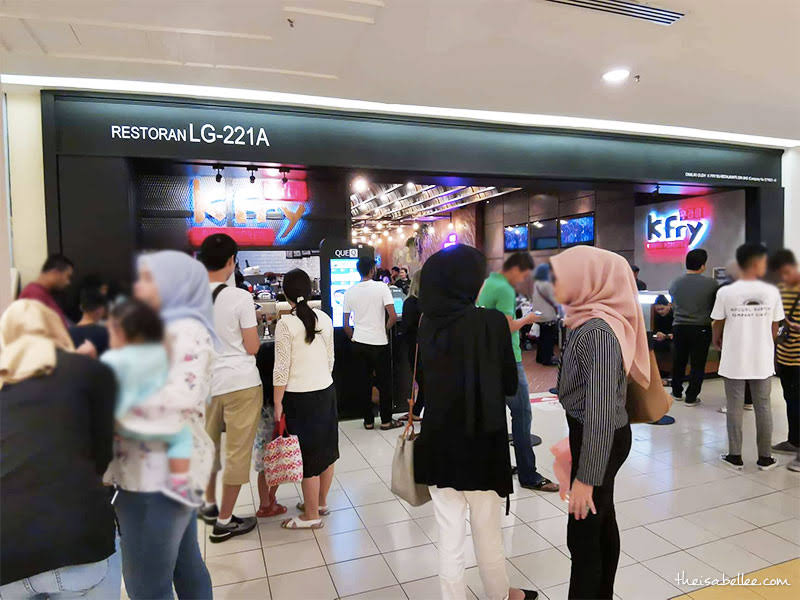 Queue at K Fry 1 Utama